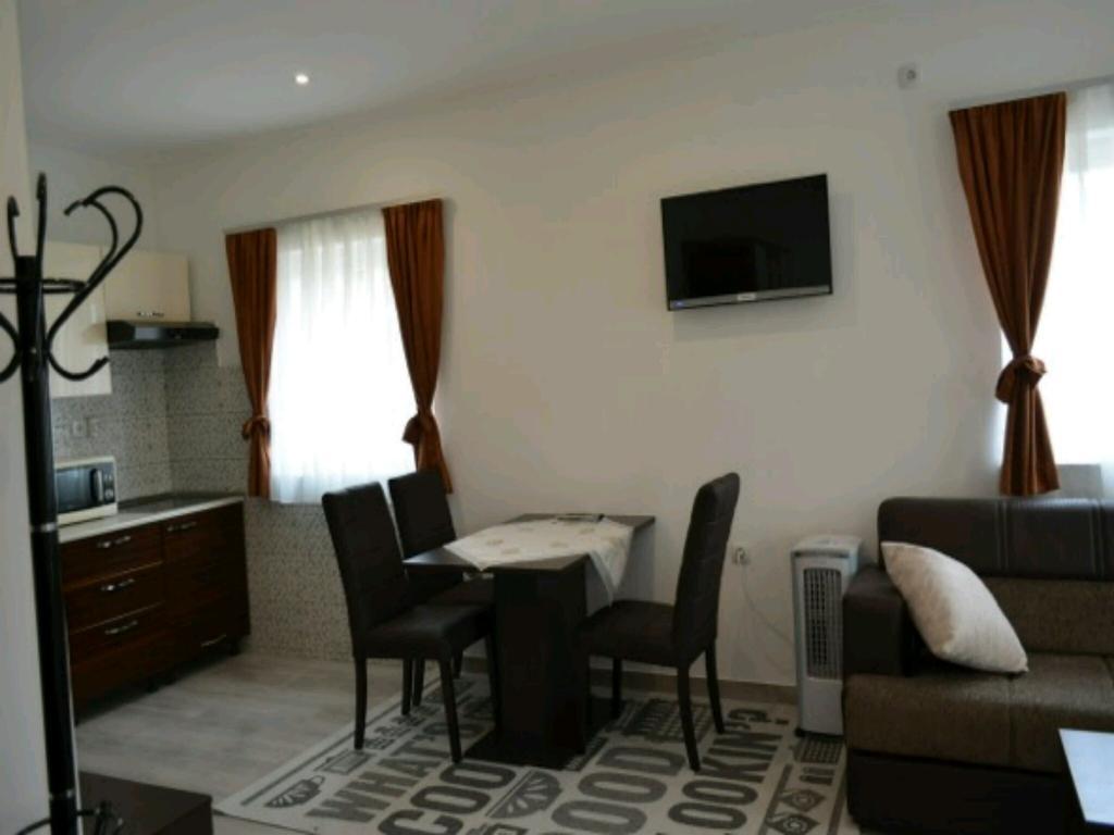 Guest House First Stop Rakovica Bagian luar foto