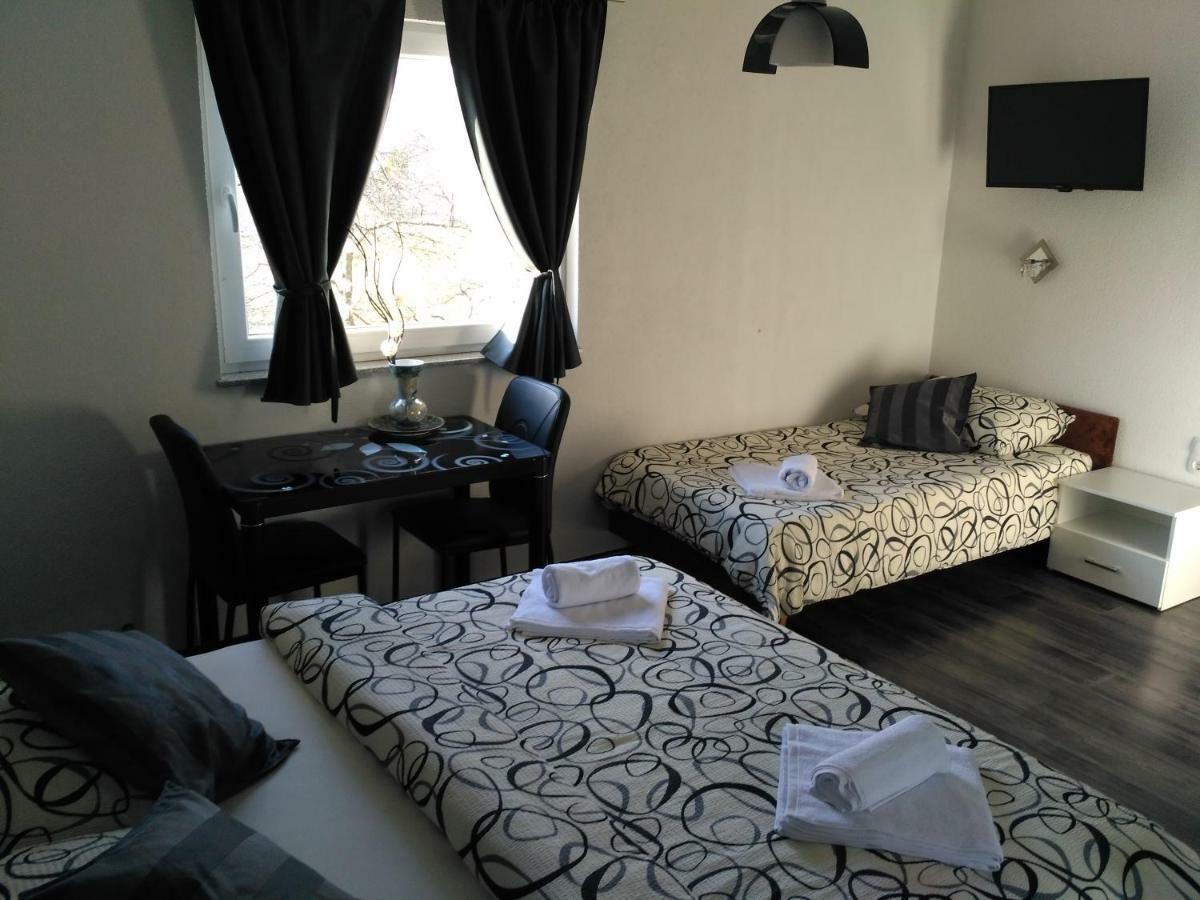 Guest House First Stop Rakovica Bagian luar foto