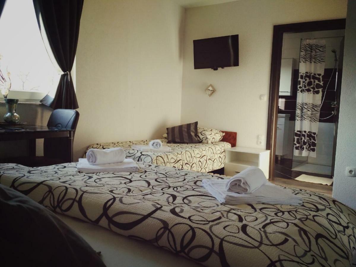 Guest House First Stop Rakovica Bagian luar foto