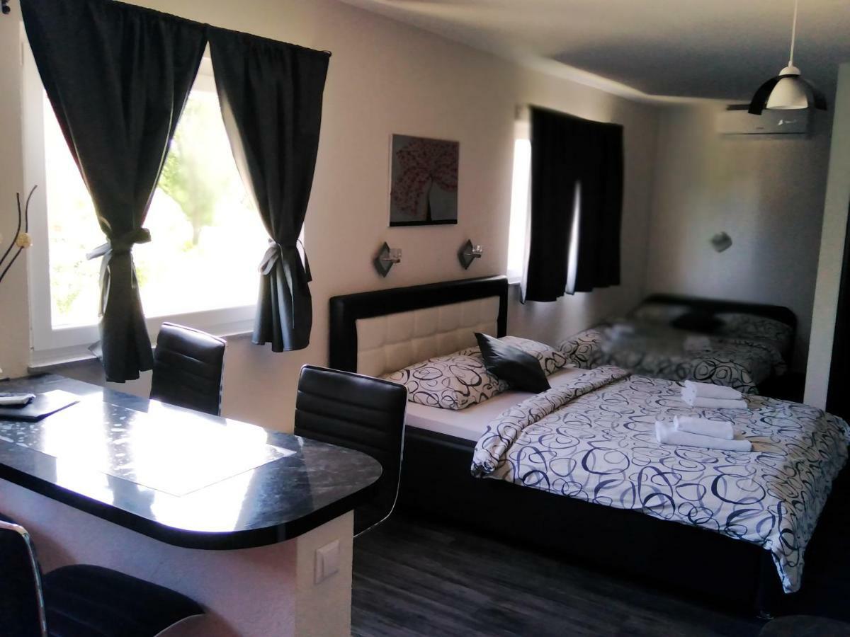 Guest House First Stop Rakovica Bagian luar foto
