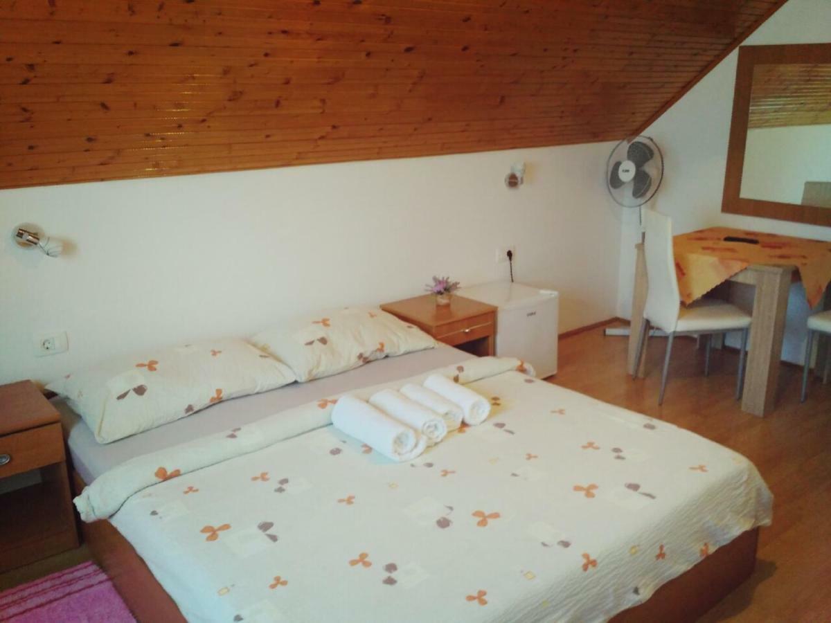 Guest House First Stop Rakovica Bagian luar foto