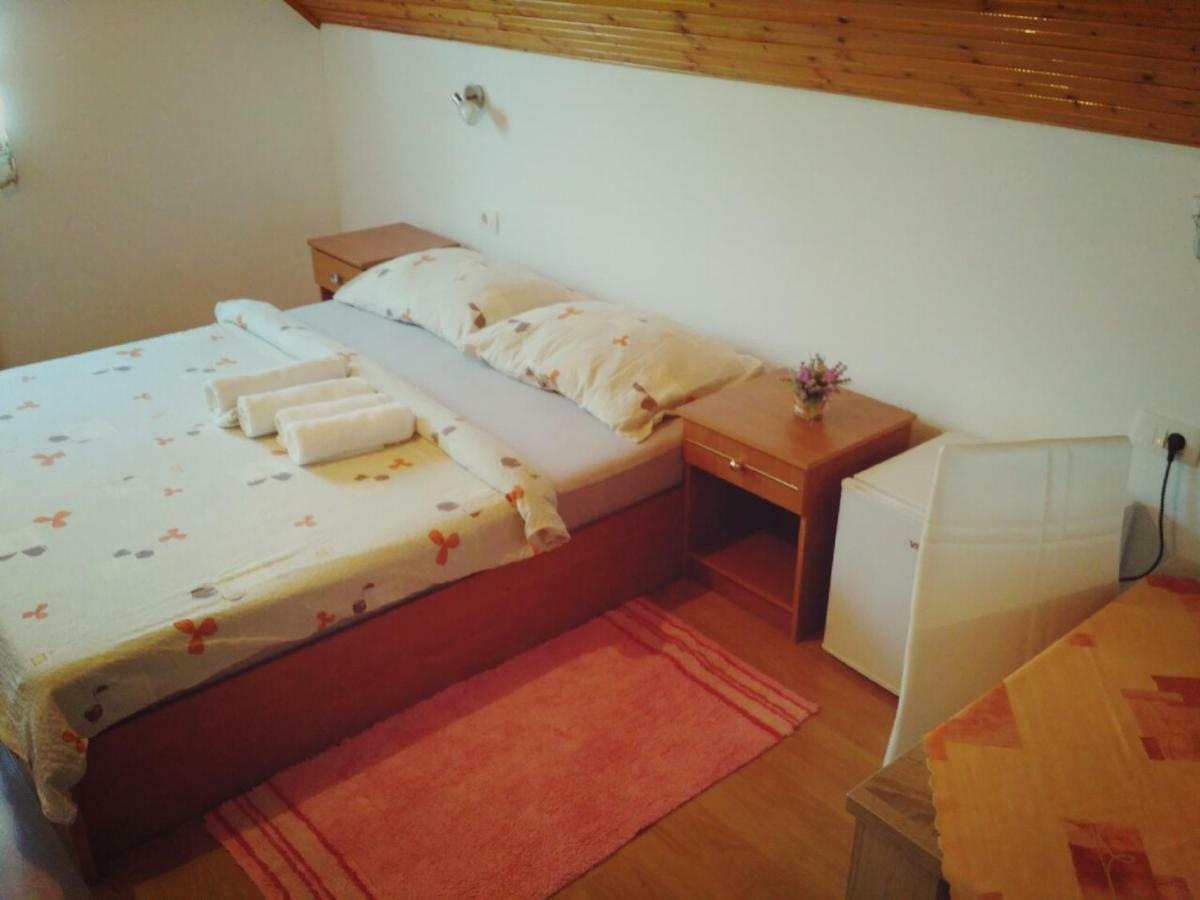 Guest House First Stop Rakovica Bagian luar foto