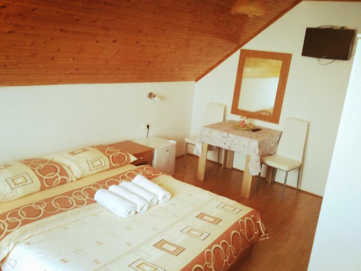 Guest House First Stop Rakovica Bagian luar foto