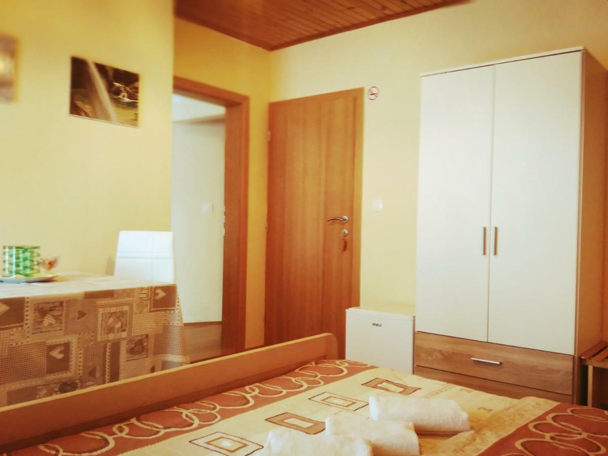 Guest House First Stop Rakovica Bagian luar foto